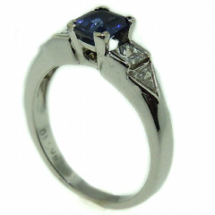 14kt white gold sapphire & diamond ring