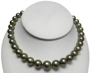 Graduated strand black Tahitian pearls with 18kt white gold diamond ball clasp