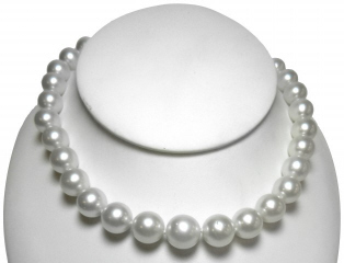 Strand South Sea pearl neckalce with 18kt white gold diamond ball clasp