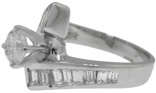 14kt white gold diamond ring