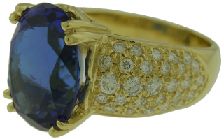 18kt yellow gold oval tanzanite and diamond ring